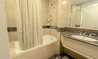 UNOBSTRUCTED 3BR UNIT + 3 PARKING SLOTS IN ONE ROXAS TRIANGLE