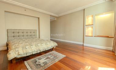 UNOBSTRUCTED 3BR UNIT + 3 PARKING SLOTS IN ONE ROXAS TRIANGLE
