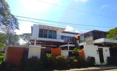 Pre-owned 2Storey Single House and Lot in The Orchard Golf and Country Club Dasmariñas Cavite