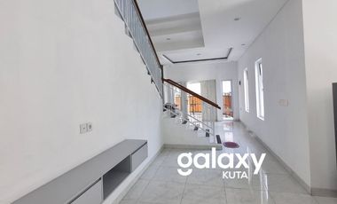 DISEWAKAN RUMAH 2 LANTAI PERUM TAMAN NUSANTARA JIMBARAN BADUNG, BALI
