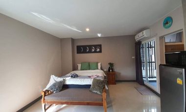 New apartment for sale, size 40 rooms + 2 penthouse, Sukhumvit 50, near BTS On Nut, size 5 floors, usable area 1900 sq m., price 120 million.