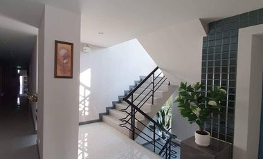 New apartment for sale, size 40 rooms + 2 penthouse, Sukhumvit 50, near BTS On Nut, size 5 floors, usable area 1900 sq m., price 120 million.