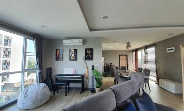 New apartment for sale, size 40 rooms + 2 penthouse, Sukhumvit 50, near BTS On Nut, size 5 floors, usable area 1900 sq m., price 120 million.