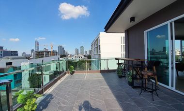 New apartment for sale, size 40 rooms + 2 penthouse, Sukhumvit 50, near BTS On Nut, size 5 floors, usable area 1900 sq m., price 120 million.