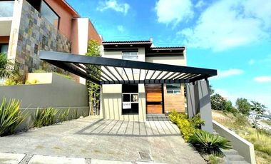 RENTA CASA EN EL PRESTIGIOSO CAMPO DE ALTOZANO, MORELIA. VIGILANCIA 24/7