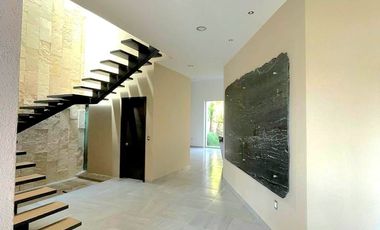 RENTA CASA EN EL PRESTIGIOSO CAMPO DE ALTOZANO, MORELIA. VIGILANCIA 24/7