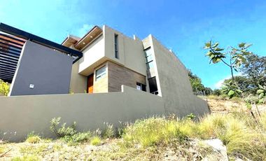 RENTA CASA EN EL PRESTIGIOSO CAMPO DE ALTOZANO, MORELIA. VIGILANCIA 24/7