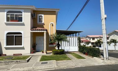 casa de venta en urbanización zona sur manta