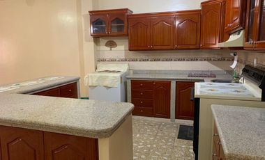 casa rentera de venta en el centro de manta manabi B/L