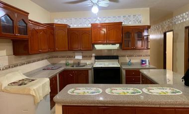 casa rentera de venta en el centro de manta manabi B/L