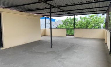 casa rentera de venta en el centro de manta manabi B/L