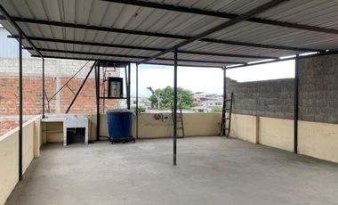 casa rentera de venta en el centro de manta manabi B/L