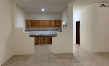 casa rentera de venta en el centro de manta manabi B/L