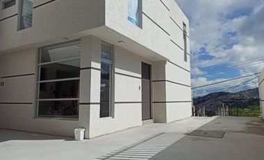 CASA EN VENTA O CAMBIO CONJUNTO VISTA REAL NORTE DE QUITO