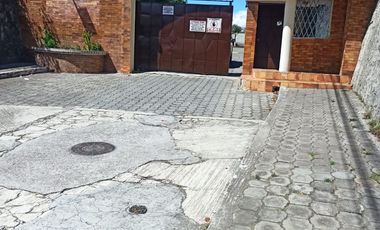 CASA EN VENTA O CAMBIO CONJUNTO VISTA REAL NORTE DE QUITO