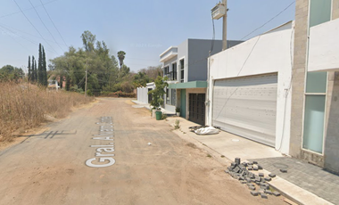 VENDO CASA EN FRACC. LA TINAJA, JUANACATLAN JALISCO CERCA DE AEROPUERTO DE GUADALAJARA