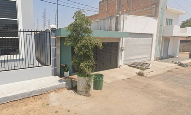 VENDO CASA EN FRACC. LA TINAJA, JUANACATLAN JALISCO CERCA DE AEROPUERTO DE GUADALAJARA