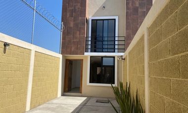 Venta de casa nueva en conjunto cerrado en San Juan Cuautlancingo.