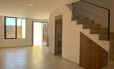 Venta de casa nueva en conjunto cerrado en San Juan Cuautlancingo.