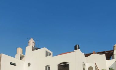 CASA CON ALBERCA EN RESIDENCIAL DE TAN SOLO 13 LOTES,