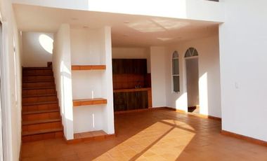 CASA CON ALBERCA EN RESIDENCIAL DE TAN SOLO 13 LOTES,