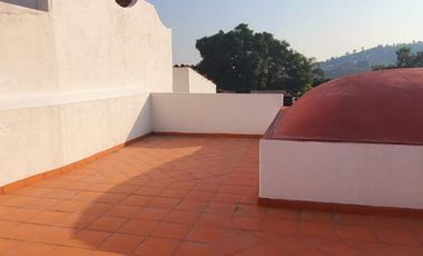 CASA CON ALBERCA EN RESIDENCIAL DE TAN SOLO 13 LOTES,