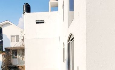 CASA CON ALBERCA EN RESIDENCIAL DE TAN SOLO 13 LOTES,