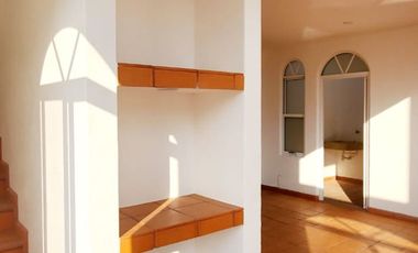 CASA CON ALBERCA EN RESIDENCIAL DE TAN SOLO 13 LOTES,