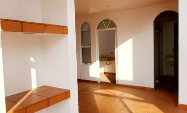 CASA CON ALBERCA EN RESIDENCIAL DE TAN SOLO 13 LOTES,