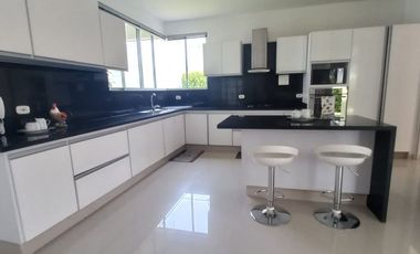 Se vende hermosa casa campestre al oriente de Neiva