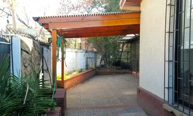 CASA MARTIN DE ZAMORA CON MANQUEHUE, LAS CONDES, 442 M2 TERRENO, 5 DORMITORIOS, 3 BAÑOS, ESTACIONAMIENTOS, EXCELENTE PATIO