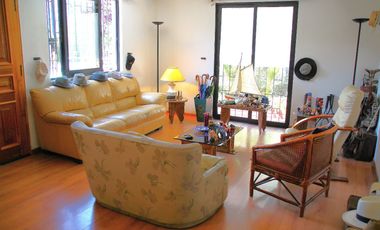 CASA MARTIN DE ZAMORA CON MANQUEHUE, LAS CONDES, 442 M2 TERRENO, 5 DORMITORIOS, 3 BAÑOS, ESTACIONAMIENTOS, EXCELENTE PATIO