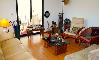 CASA MARTIN DE ZAMORA CON MANQUEHUE, LAS CONDES, 442 M2 TERRENO, 5 DORMITORIOS, 3 BAÑOS, ESTACIONAMIENTOS, EXCELENTE PATIO