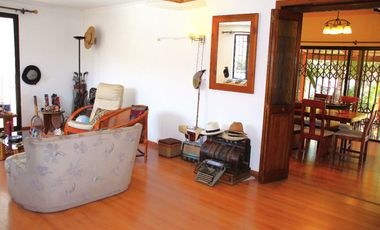 CASA MARTIN DE ZAMORA CON MANQUEHUE, LAS CONDES, 442 M2 TERRENO, 5 DORMITORIOS, 3 BAÑOS, ESTACIONAMIENTOS, EXCELENTE PATIO