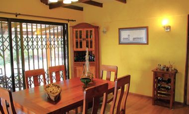 CASA MARTIN DE ZAMORA CON MANQUEHUE, LAS CONDES, 442 M2 TERRENO, 5 DORMITORIOS, 3 BAÑOS, ESTACIONAMIENTOS, EXCELENTE PATIO