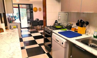 CASA MARTIN DE ZAMORA CON MANQUEHUE, LAS CONDES, 442 M2 TERRENO, 5 DORMITORIOS, 3 BAÑOS, ESTACIONAMIENTOS, EXCELENTE PATIO