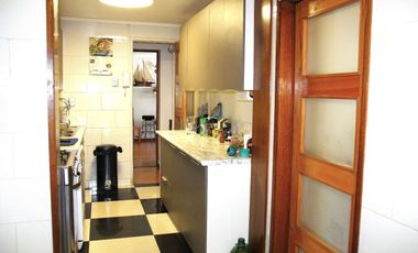 CASA MARTIN DE ZAMORA CON MANQUEHUE, LAS CONDES, 442 M2 TERRENO, 5 DORMITORIOS, 3 BAÑOS, ESTACIONAMIENTOS, EXCELENTE PATIO