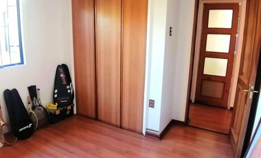 CASA MARTIN DE ZAMORA CON MANQUEHUE, LAS CONDES, 442 M2 TERRENO, 5 DORMITORIOS, 3 BAÑOS, ESTACIONAMIENTOS, EXCELENTE PATIO