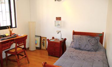CASA MARTIN DE ZAMORA CON MANQUEHUE, LAS CONDES, 442 M2 TERRENO, 5 DORMITORIOS, 3 BAÑOS, ESTACIONAMIENTOS, EXCELENTE PATIO