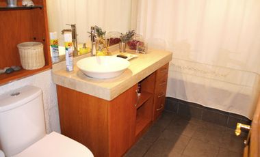 CASA MARTIN DE ZAMORA CON MANQUEHUE, LAS CONDES, 442 M2 TERRENO, 5 DORMITORIOS, 3 BAÑOS, ESTACIONAMIENTOS, EXCELENTE PATIO