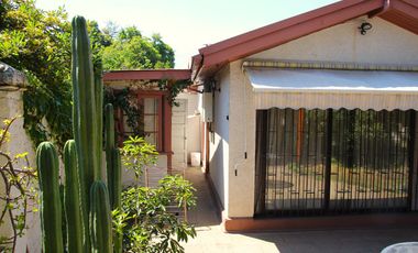 CASA MARTIN DE ZAMORA CON MANQUEHUE, LAS CONDES, 442 M2 TERRENO, 5 DORMITORIOS, 3 BAÑOS, ESTACIONAMIENTOS, EXCELENTE PATIO