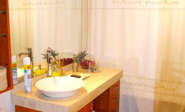 CASA MARTIN DE ZAMORA CON MANQUEHUE, LAS CONDES, 442 M2 TERRENO, 5 DORMITORIOS, 3 BAÑOS, ESTACIONAMIENTOS, EXCELENTE PATIO