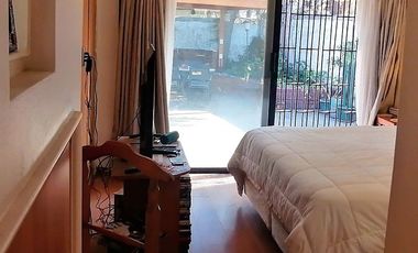 CASA MARTIN DE ZAMORA CON MANQUEHUE, LAS CONDES, 442 M2 TERRENO, 5 DORMITORIOS, 3 BAÑOS, ESTACIONAMIENTOS, EXCELENTE PATIO