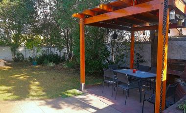 CASA MARTIN DE ZAMORA CON MANQUEHUE, LAS CONDES, 442 M2 TERRENO, 5 DORMITORIOS, 3 BAÑOS, ESTACIONAMIENTOS, EXCELENTE PATIO