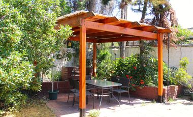 CASA MARTIN DE ZAMORA CON MANQUEHUE, LAS CONDES, 442 M2 TERRENO, 5 DORMITORIOS, 3 BAÑOS, ESTACIONAMIENTOS, EXCELENTE PATIO