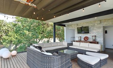 Casa en venta en Valle de Bravo con excelente vista al lago.