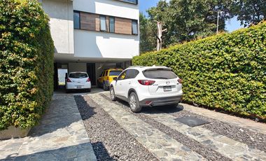 Casa en venta en Valle de Bravo con excelente vista al lago.