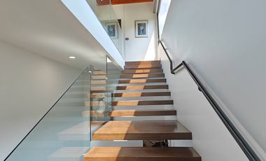 Casa en venta en Valle de Bravo con excelente vista al lago.