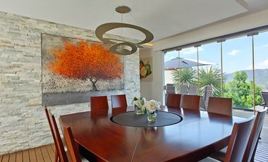 Casa en venta en Valle de Bravo con excelente vista al lago.