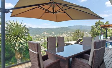 Casa en venta en Valle de Bravo con excelente vista al lago.